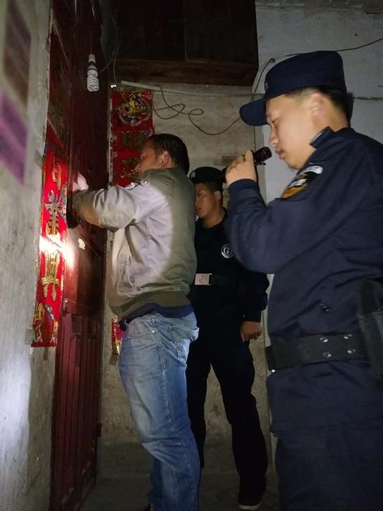 铜川粗心妈妈误将幼女锁家中 