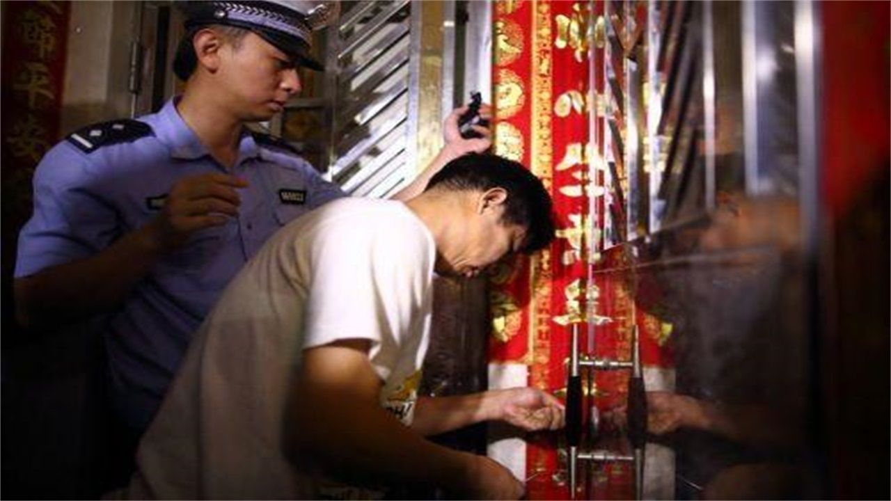 铜川请开锁师傅开了锁后，师傅